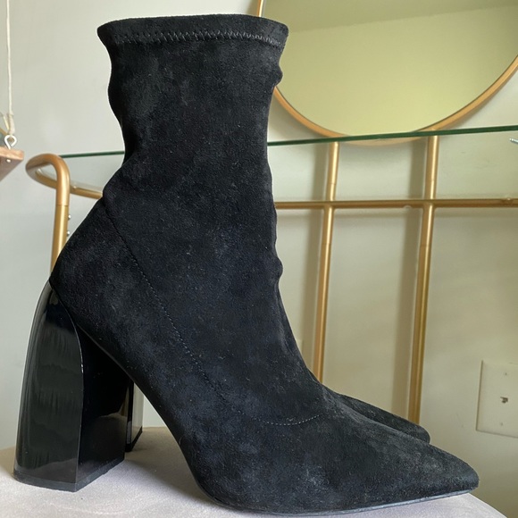 Tight Shaft Block Heel Black Booties - Picture 3 of 6